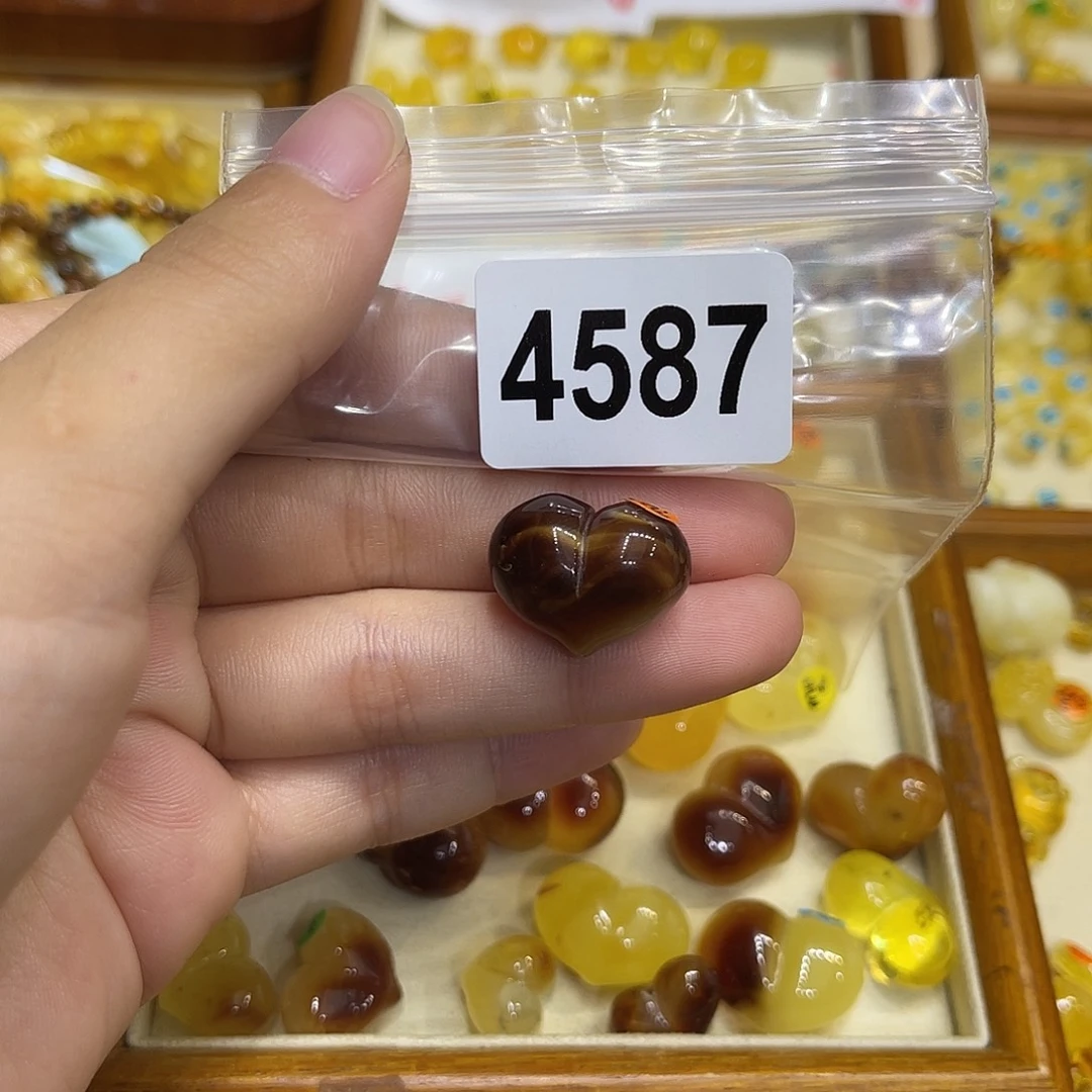 琥珀未镶嵌珠宝奇石