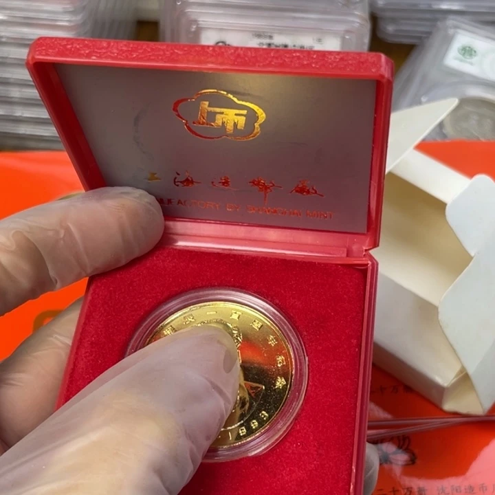 其他普通金属毛伟人镀金纪念章