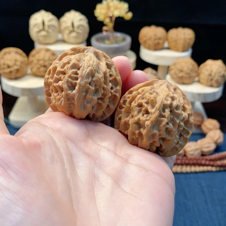 吊坠桃核苹果园狮子头40