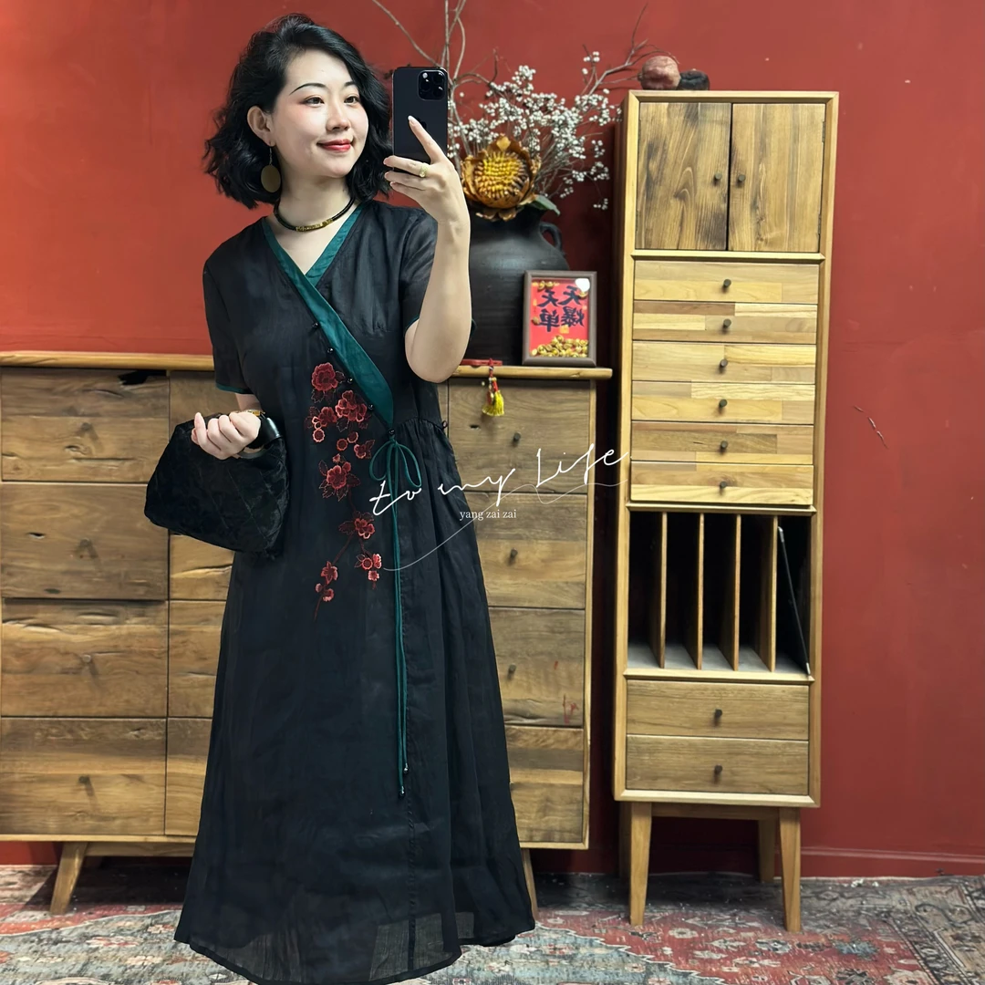 羊在在【翠影倚墙】麻料纯苎麻刺绣V领连衣裙夏季旗袍LYQ25GY1259