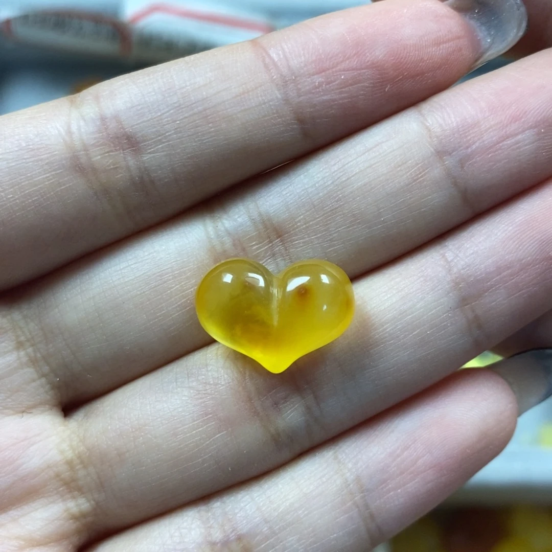 未镶嵌颈饰琥珀屁桃