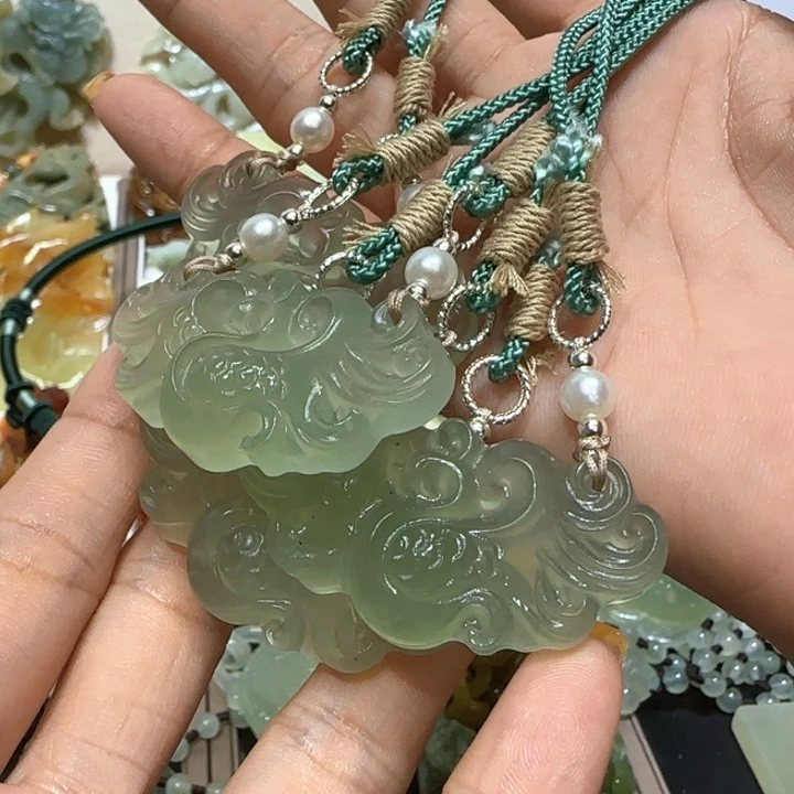 蛇纹石玉未镶嵌吊坠