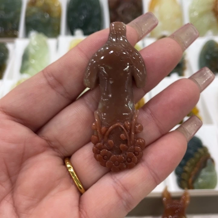 蛇纹石玉未镶嵌颈饰