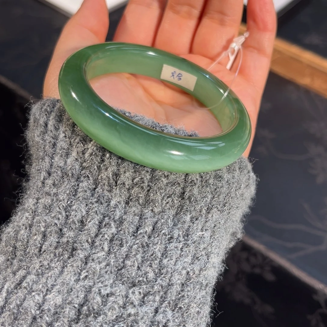 和田玉未镶嵌手镯