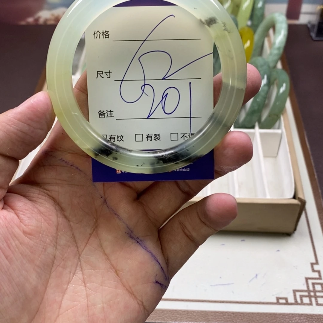 蛇纹石玉手镯未镶嵌