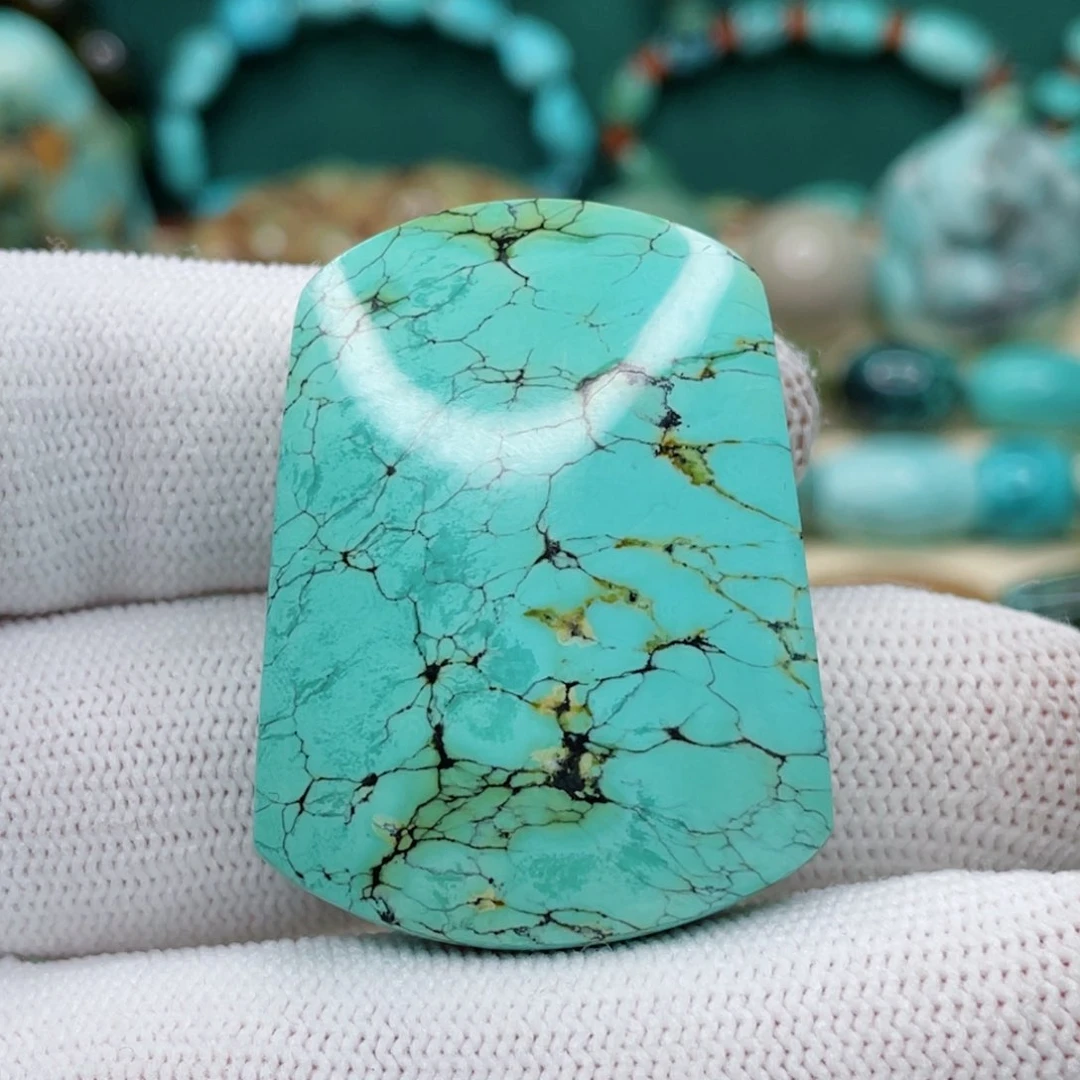 未镶嵌绿松石颈饰