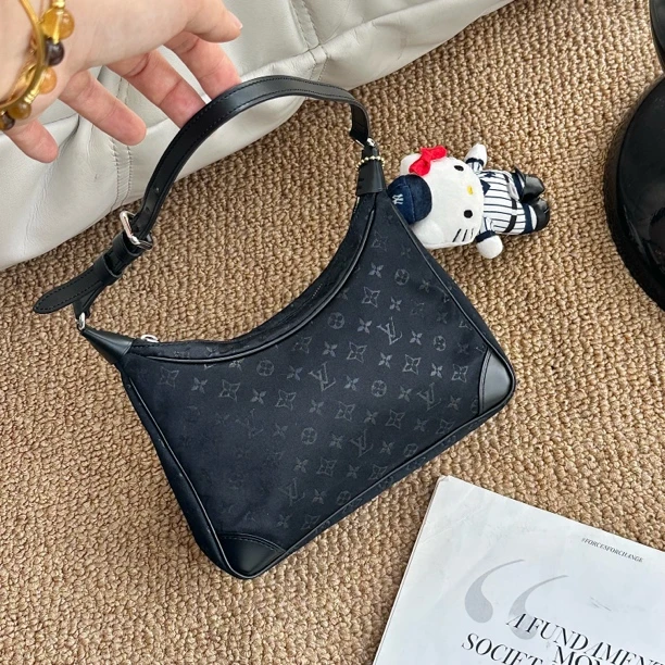 95新 LouisVuitton/路易威登 老花缎面牛角包高稀款