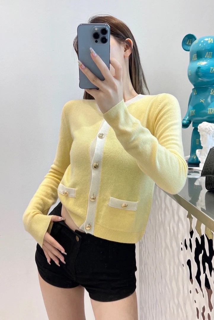 99新 MIU MIU/缪缪 羊绒针织开衫 36码 D18020