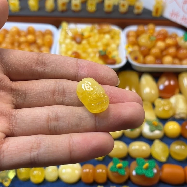 琥珀未镶嵌裸石卡20大加貔貅一颗