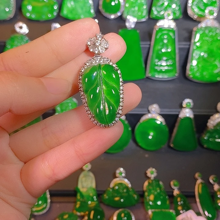 翡翠银S925镶嵌颈饰是