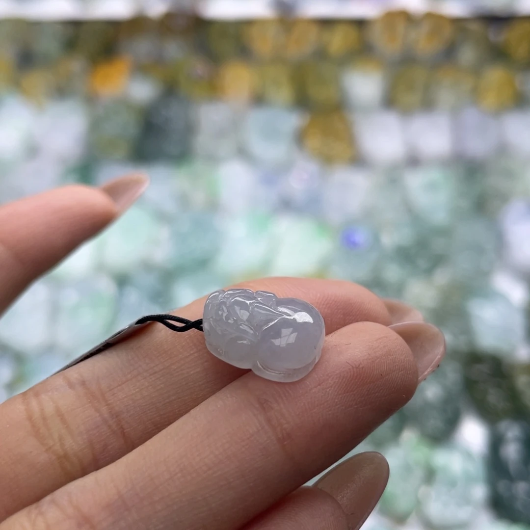 翡翠未镶嵌颈饰貔貅