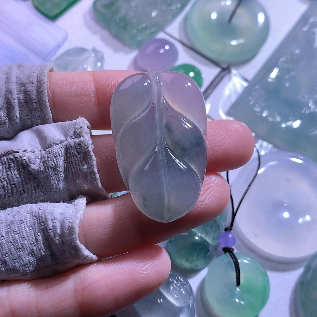 颈饰未镶嵌翡翠叶子