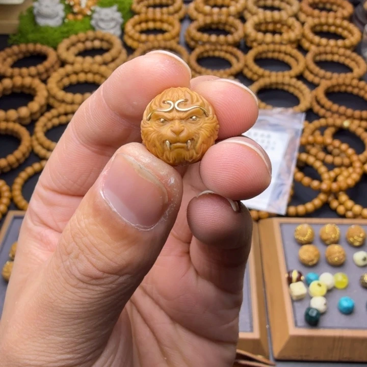 王***～猴头核桃吊坠大圣