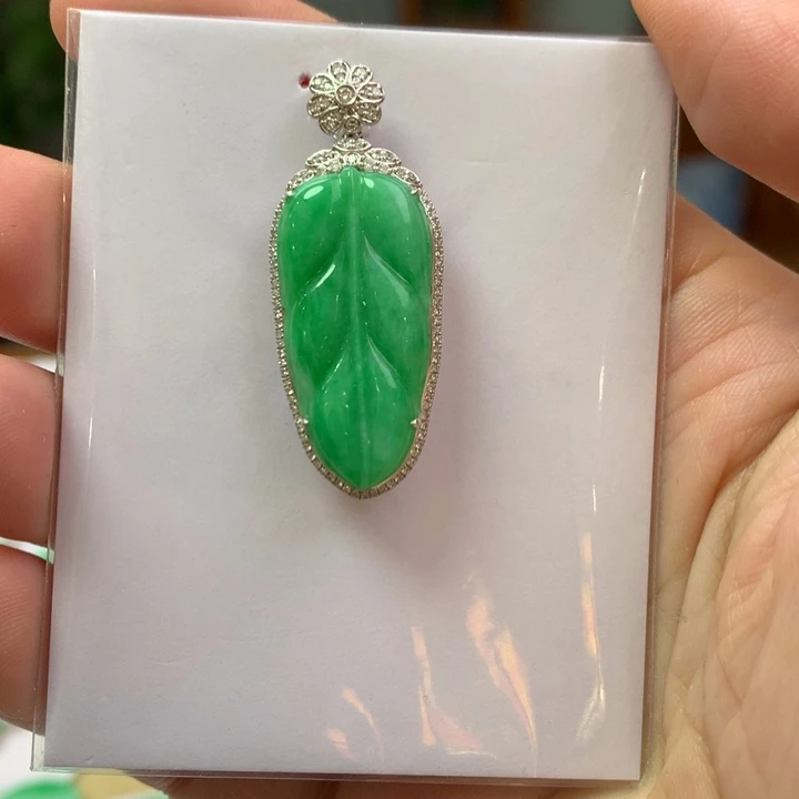 翡翠颈饰18K金镶嵌翡翠翡翠吊坠