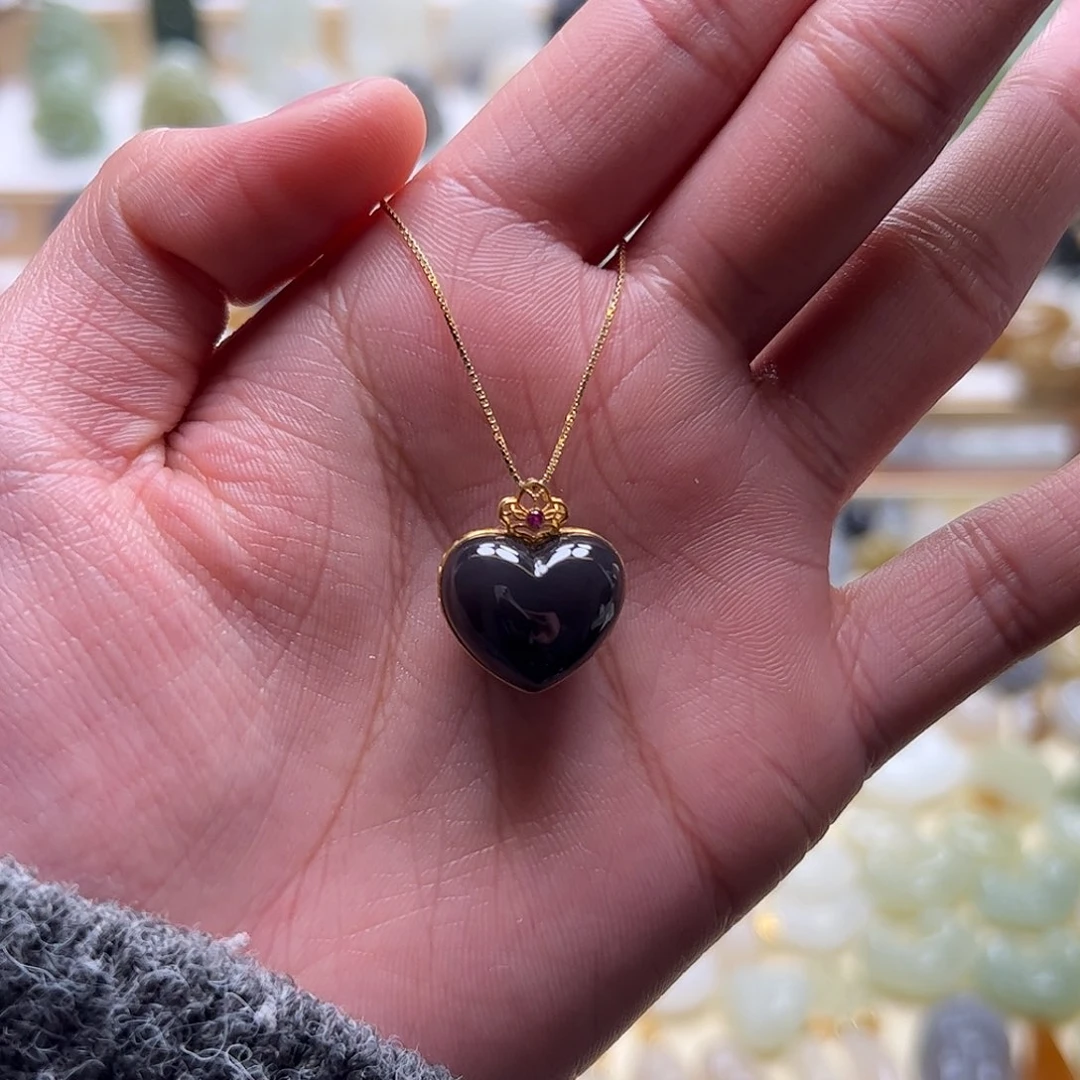 和田玉吊坠(赠链)18K金镶嵌郑*姐