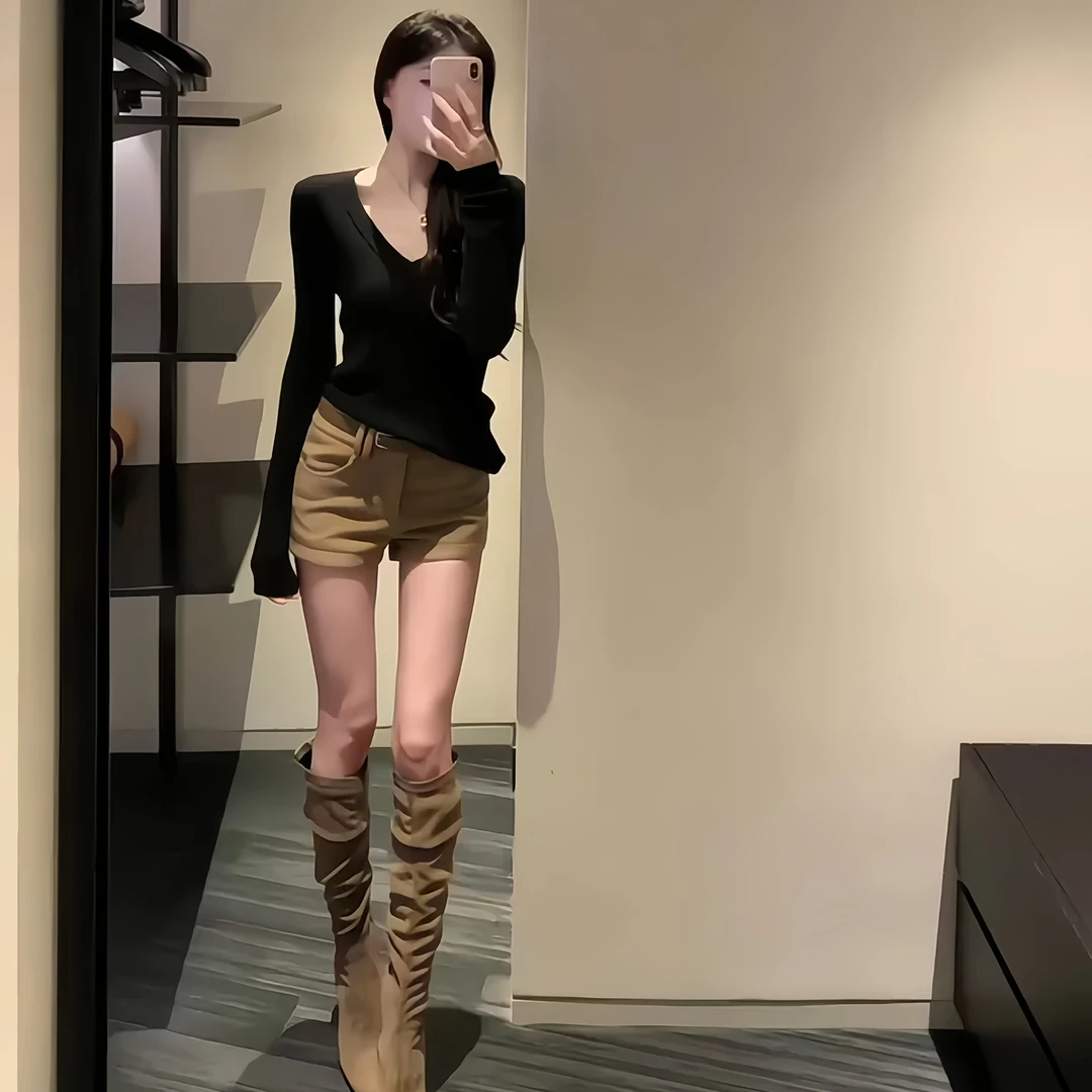 美式纯欲甜辣V领黑色正肩长袖打底衫女装秋季新款低腰短裤两件套