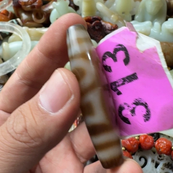 朱***勇玛瑙/玉髓颈饰未镶嵌