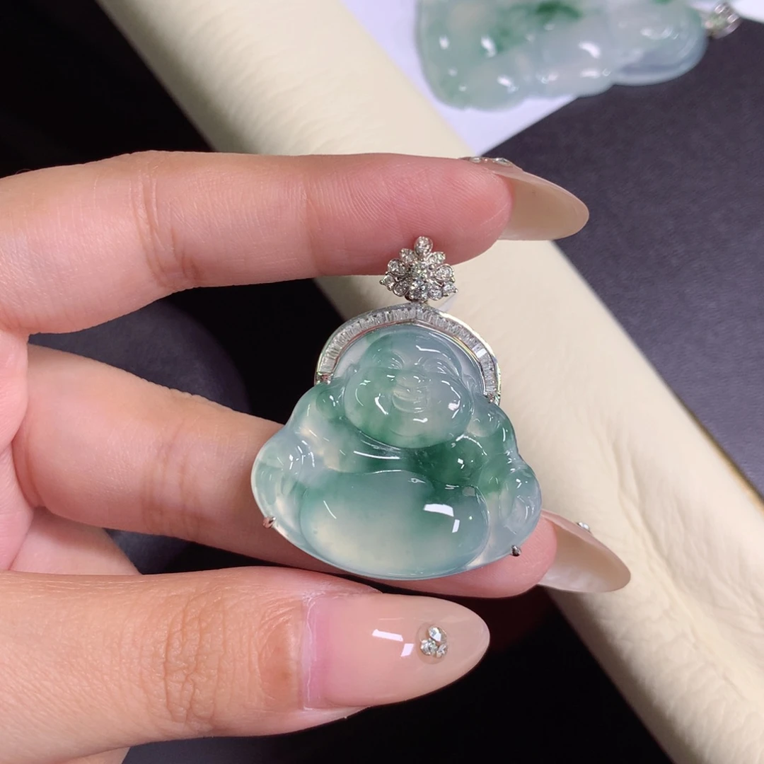 颈饰18K金镶嵌翡翠S****e佛公