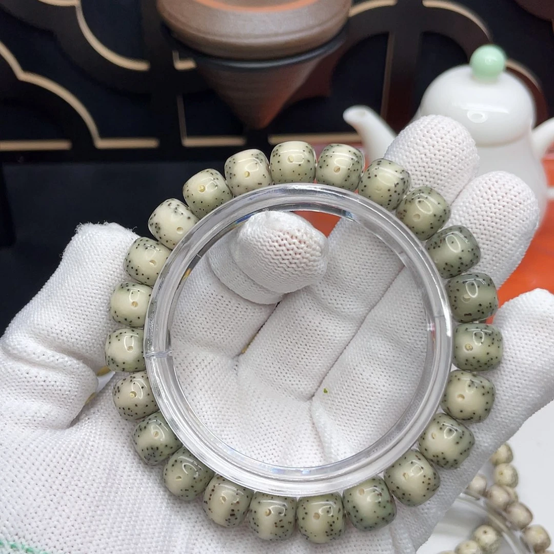 ****星月菩提吊坠04。10/9绿包白通体留白