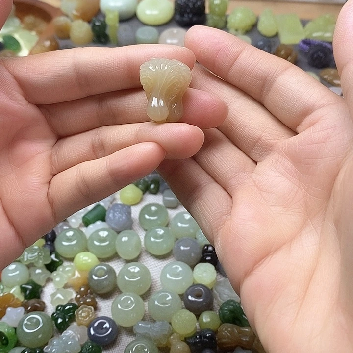 未镶嵌和田玉挂件白菜