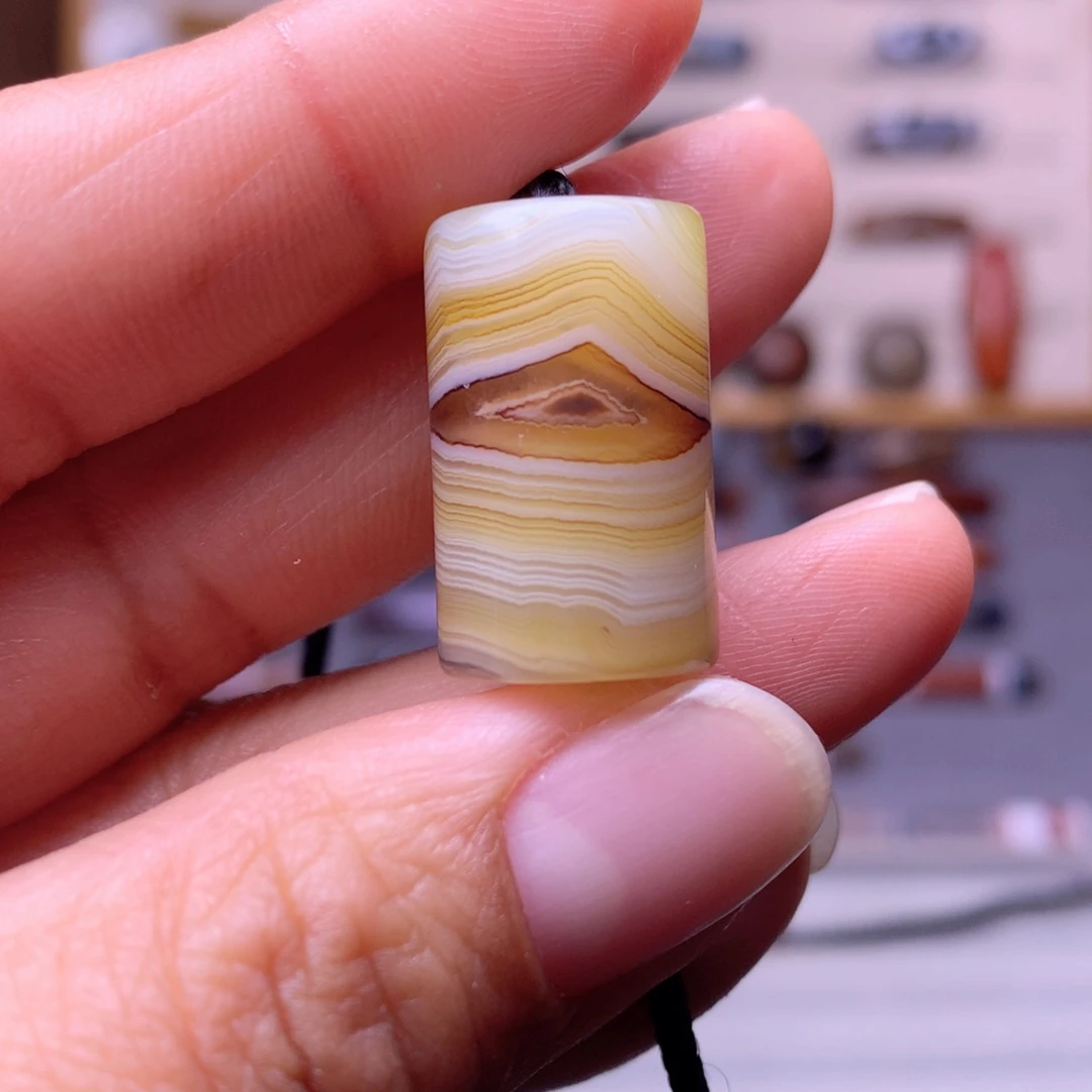 沙***萝玛瑙/玉髓未镶嵌珠宝奇石