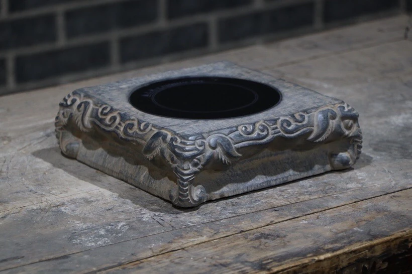 【天然青石雕刻四象足电陶炉】方正19厘米，高6厘米！