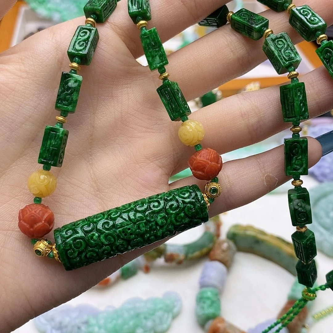 颈饰未镶嵌翡翠天然