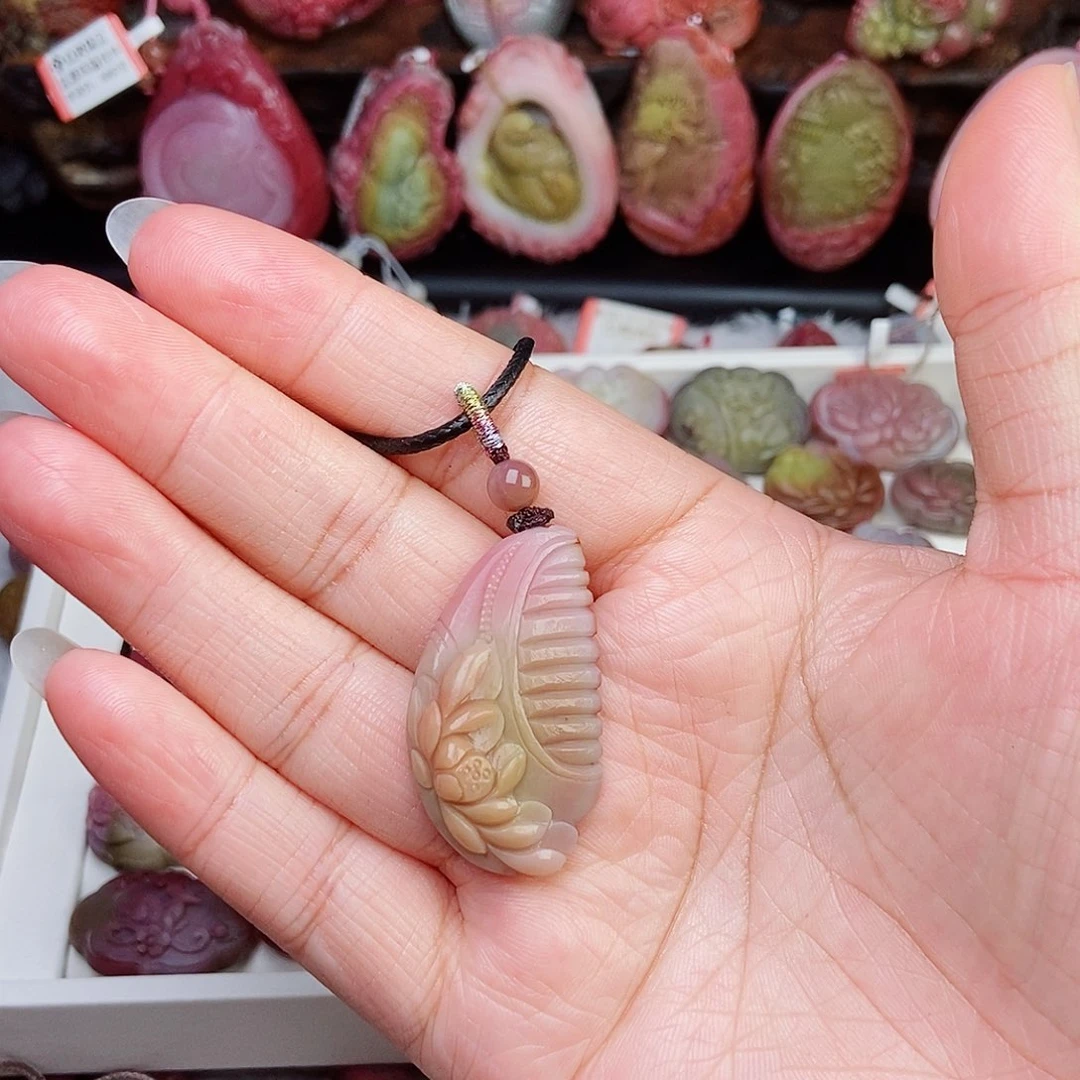 颈饰未镶嵌石英质玉（盐源）