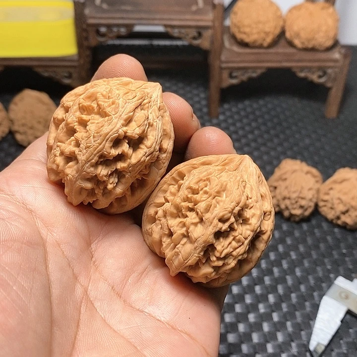 文玩核桃吊坠41尺，大沽石
