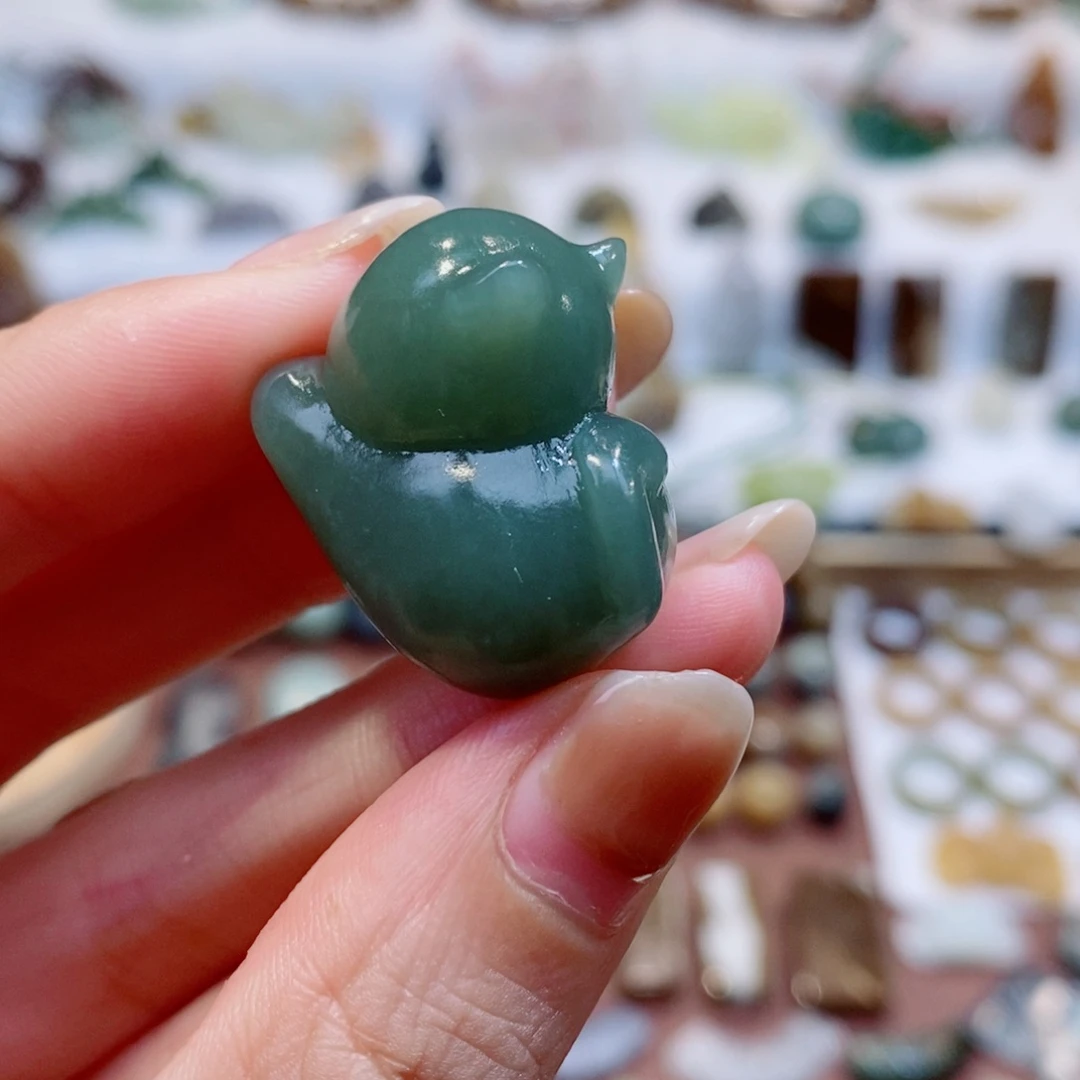 柒***雀和田玉未镶嵌颈饰