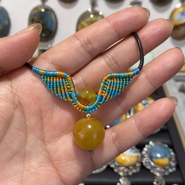 蛇纹石玉未镶嵌颈饰