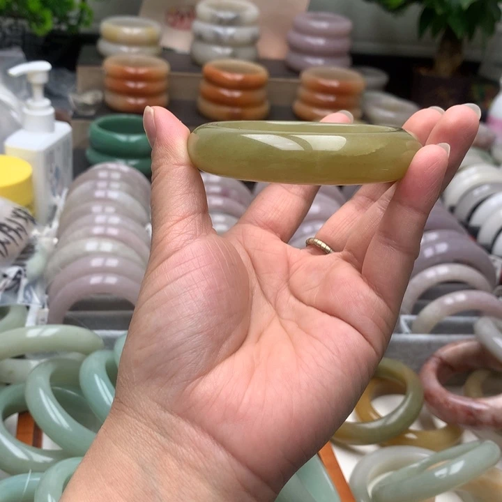 石英质玉未镶嵌手镯