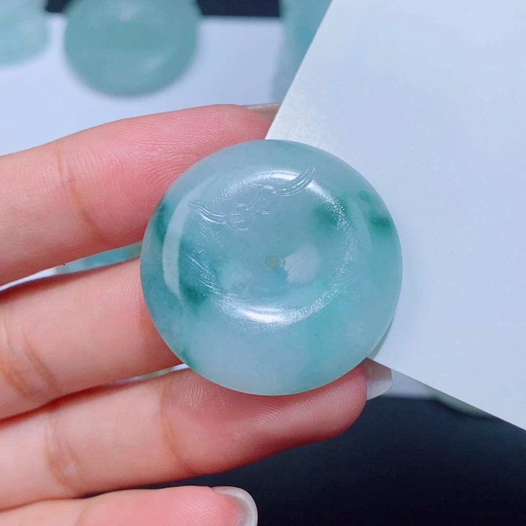 未镶嵌吊坠定制翡翠