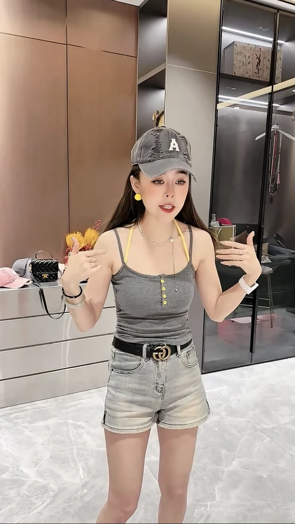 纯欲风假两件吊带背心外穿夏季辣妹修身带胸垫上衣