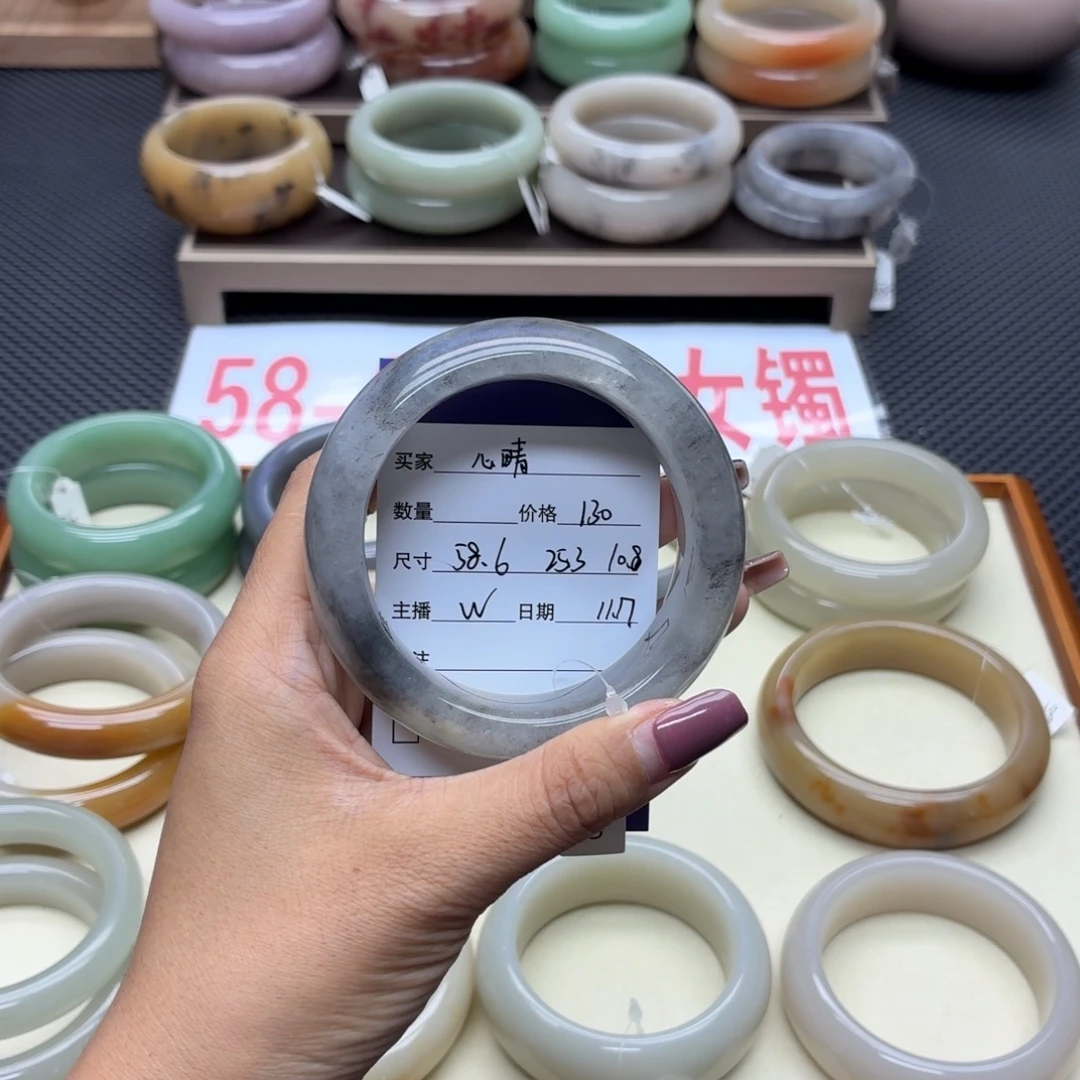 心***晴石英质玉未镶嵌手镯