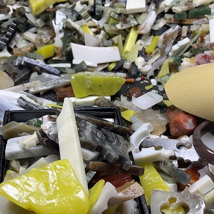 和田玉足铂镶嵌珠宝奇石呆*