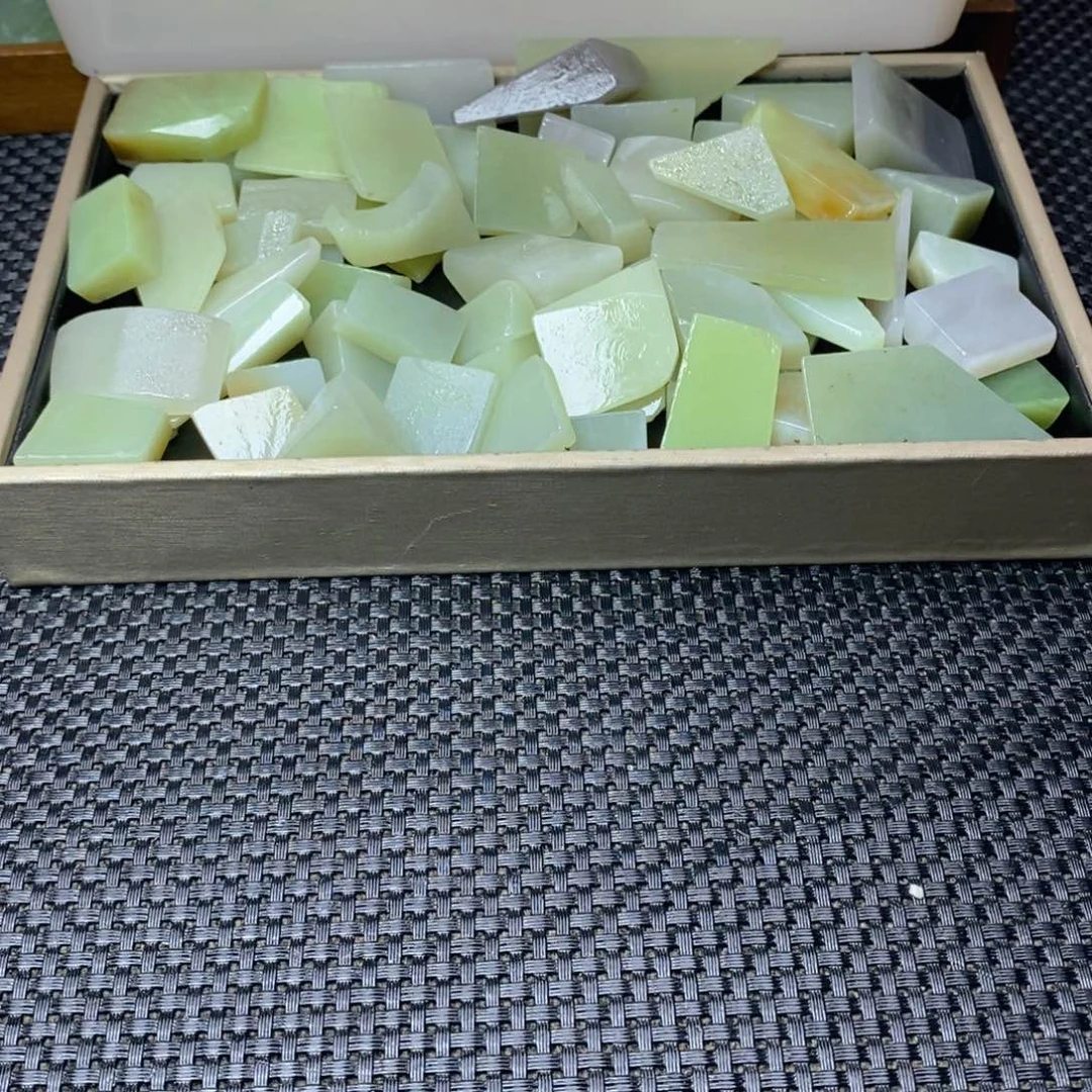 和田玉未镶嵌珠宝半成品石*