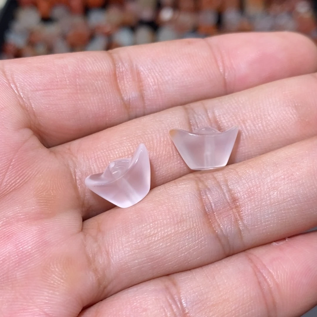 南红玛瑙冰飘未镶嵌S**&元宝两颗