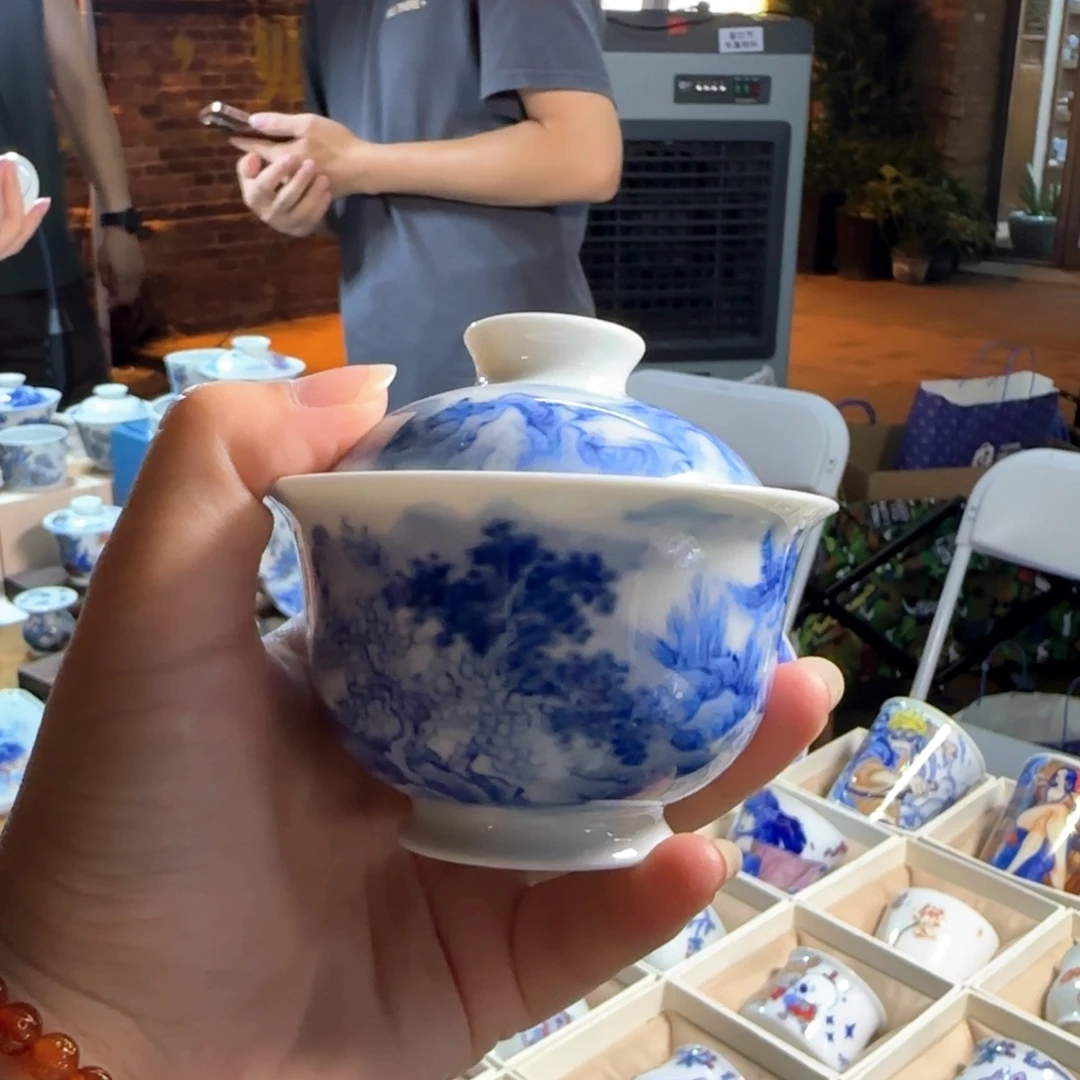 景德镇手绘青花山水盖碗