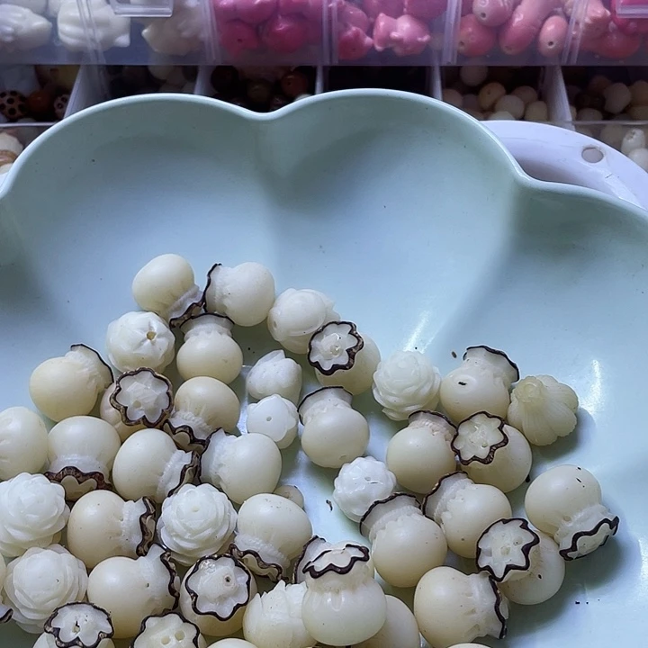 白玉菩提吊坠开****?瑕疵钱袋四个