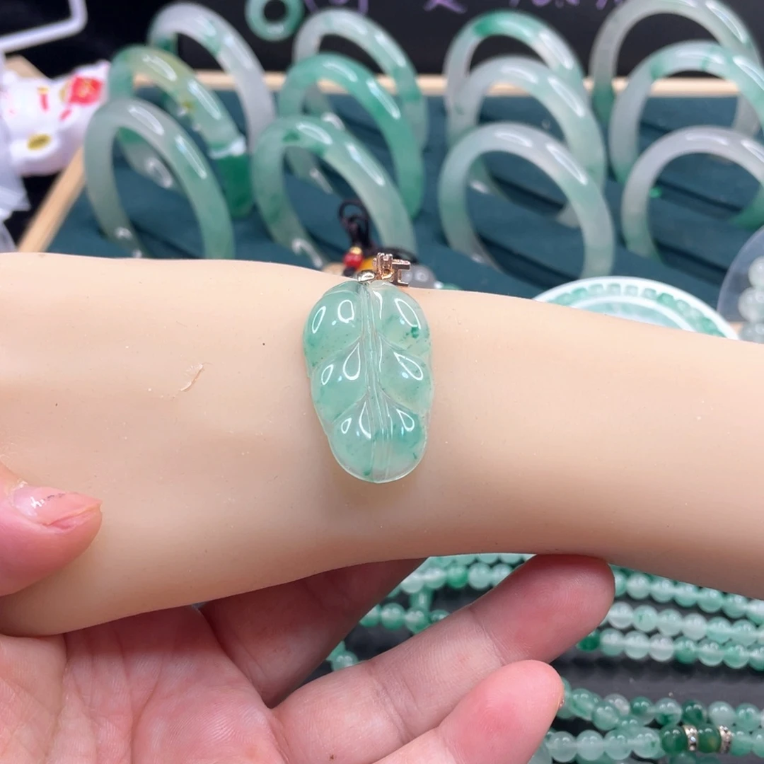 石英质玉未镶嵌颈饰