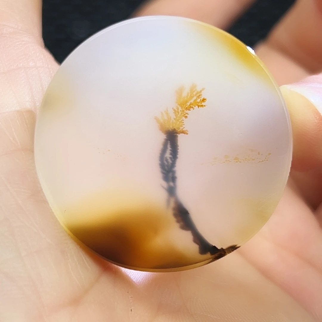 如***戏玛瑙/玉髓未镶嵌珠宝半成品