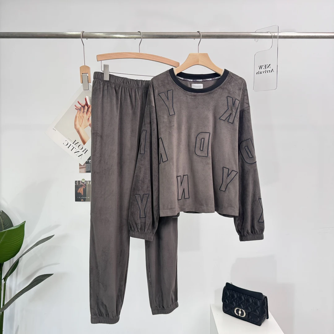 C042 源头炸街高货欧美大牌撤柜 加绒休闲情侣运动套装 女家居服