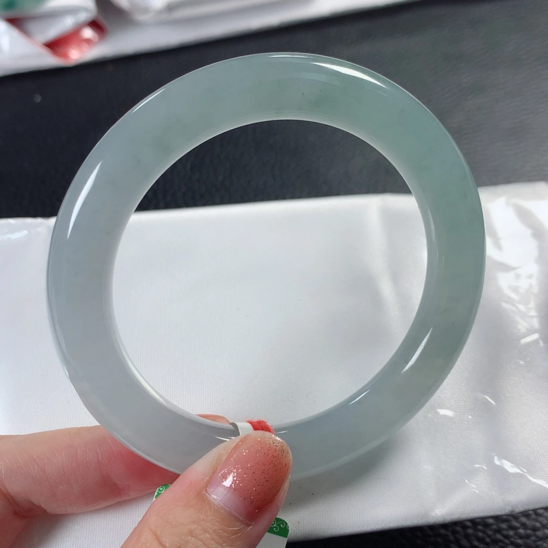 翡翠手镯未镶嵌56圈口冰胶湖水绿