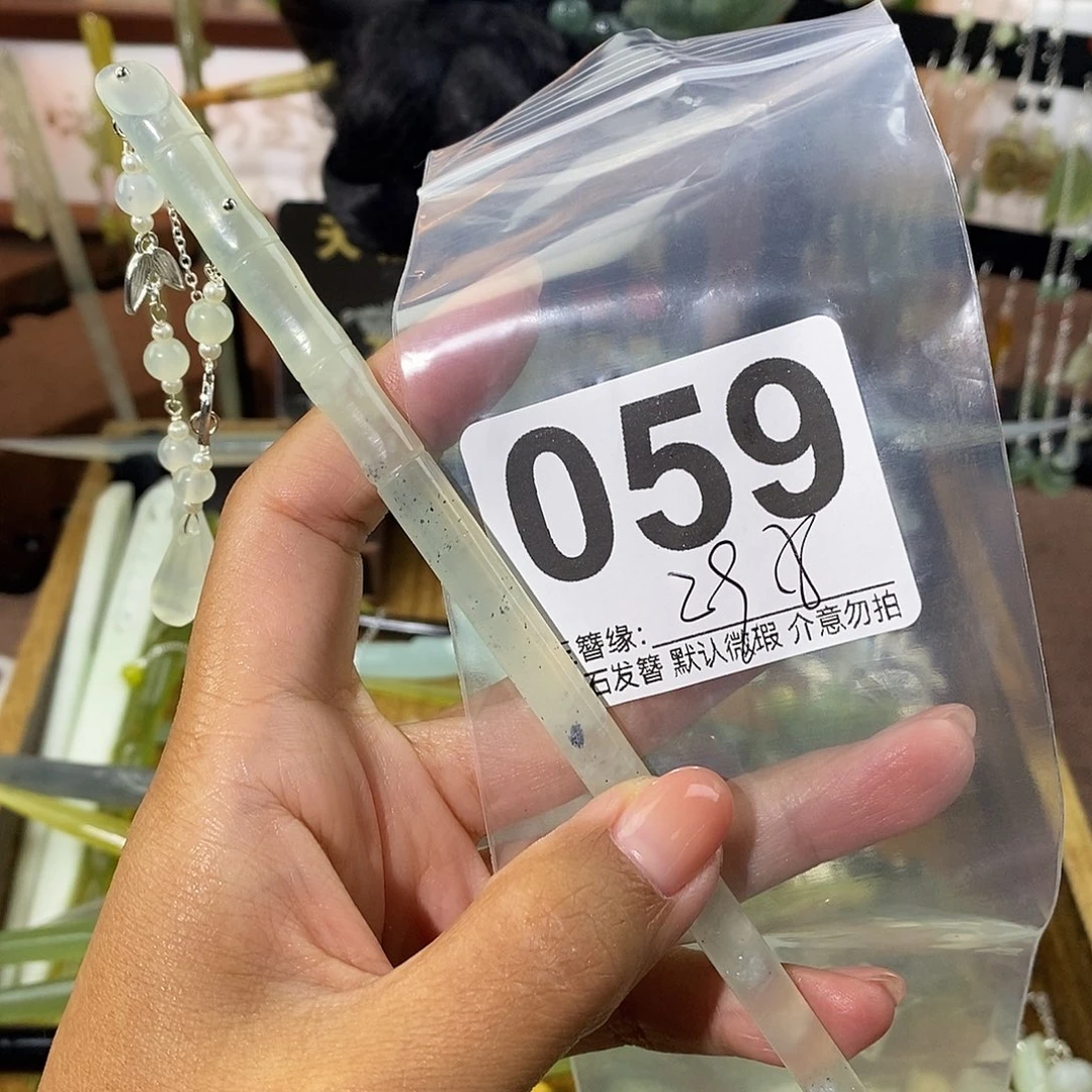 哦***莫未镶嵌蛇纹石玉发饰