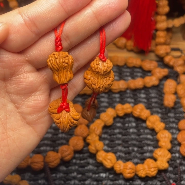 木质类龙纹桃枭挂件