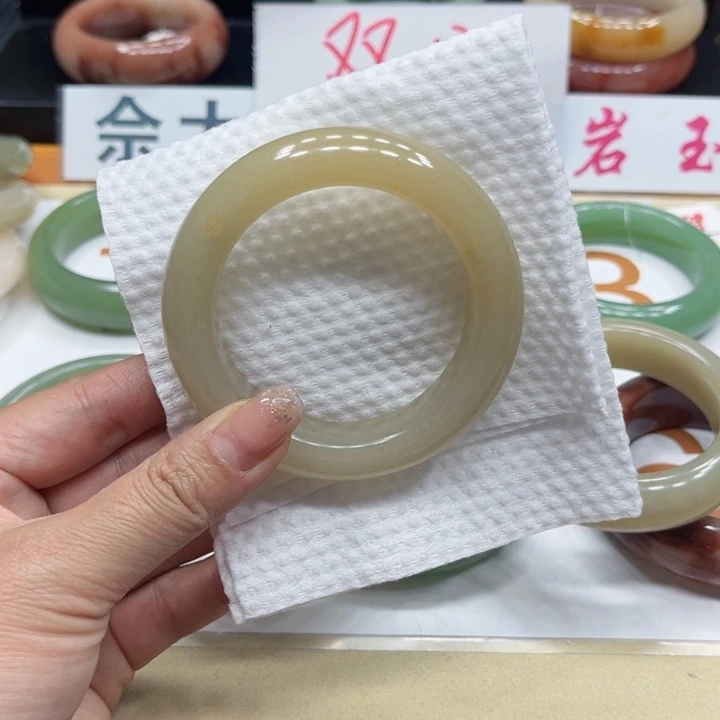 未镶嵌手镯石英质玉琳***头
