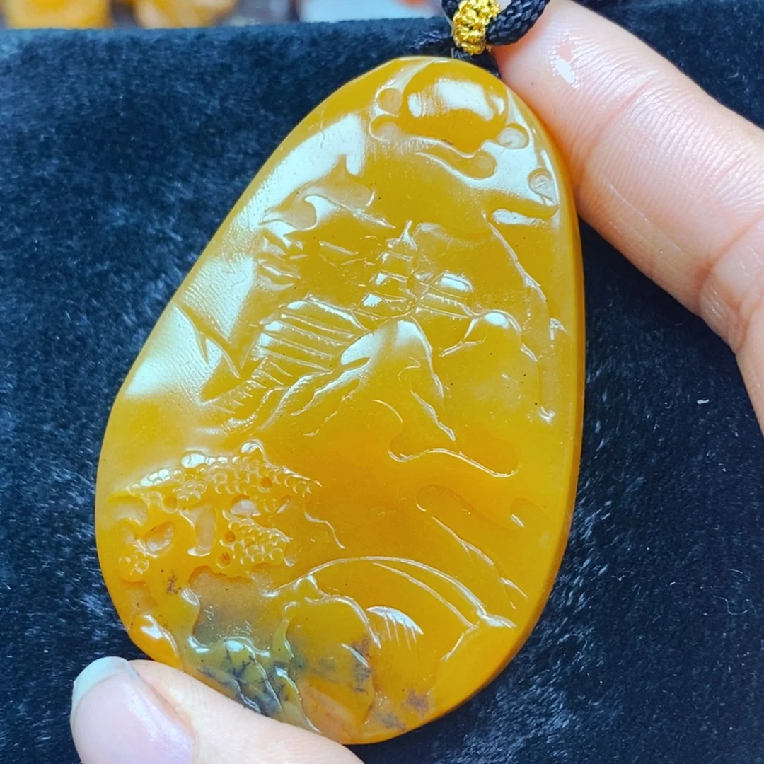 未镶嵌石英质玉（黄龙玉）颈饰