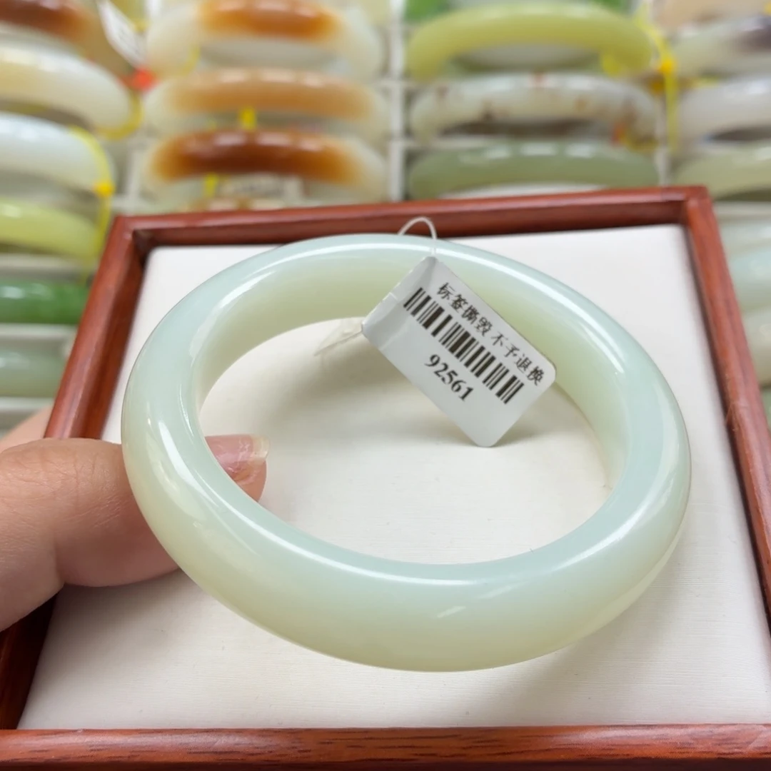 和田玉手镯未镶嵌10 且末青白玉52.8