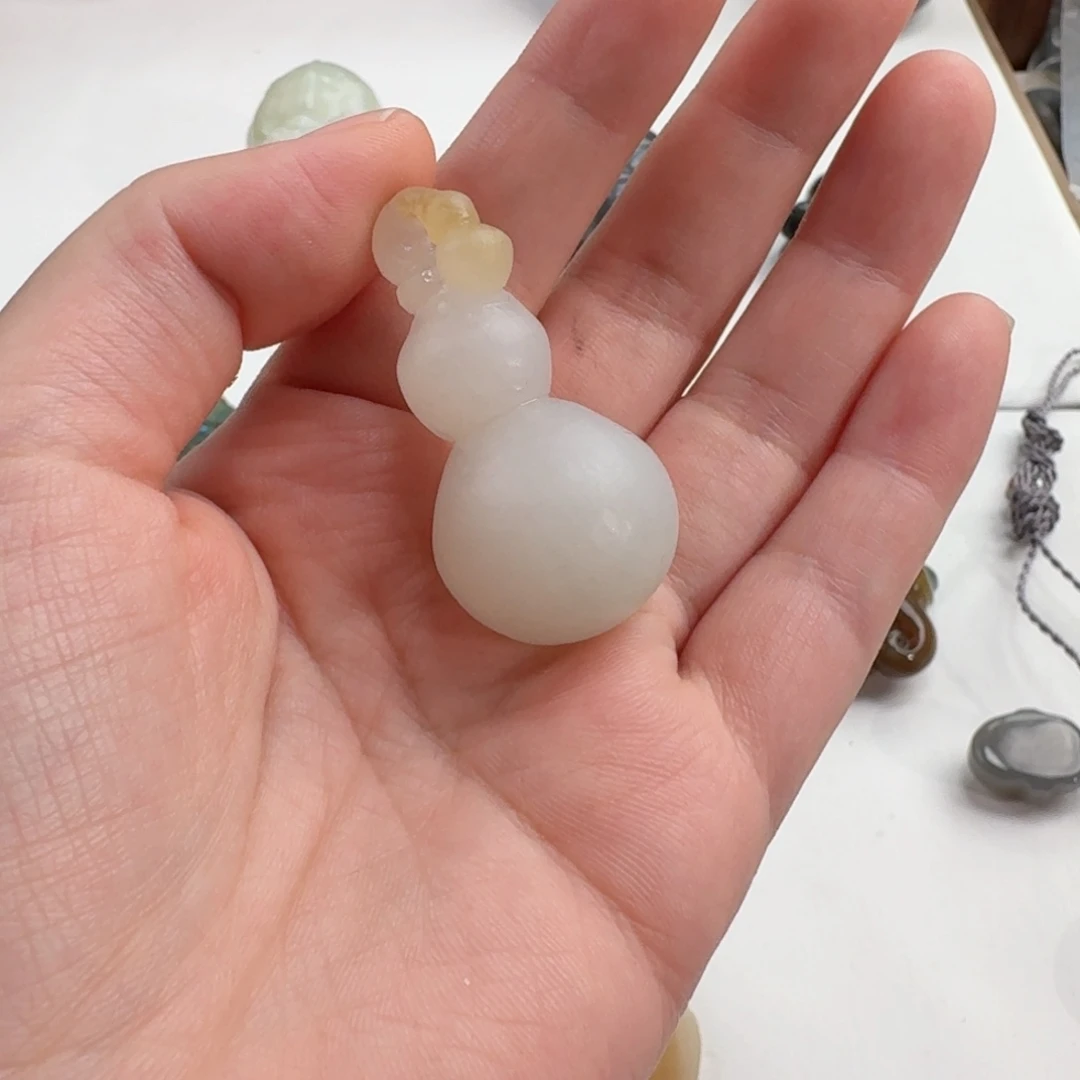 和田玉未镶嵌颈饰定制